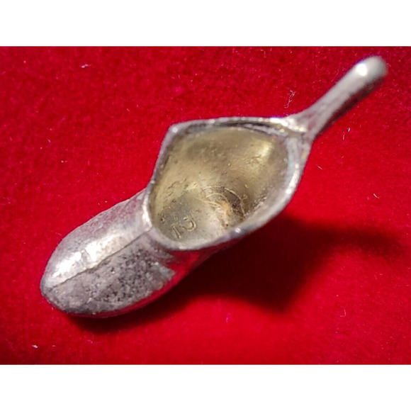 Monopoly Replacement Pieces including 24 Hotels - 48 Houses - 2 Dice - 8 Tokens - Picture 15 of 16